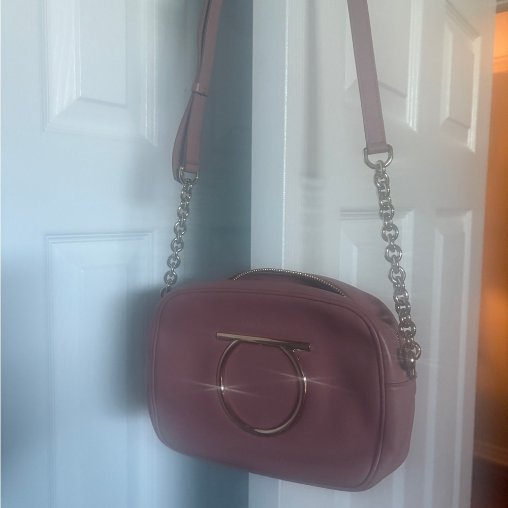 Stunning leather Ferragamo  shoulder bag.